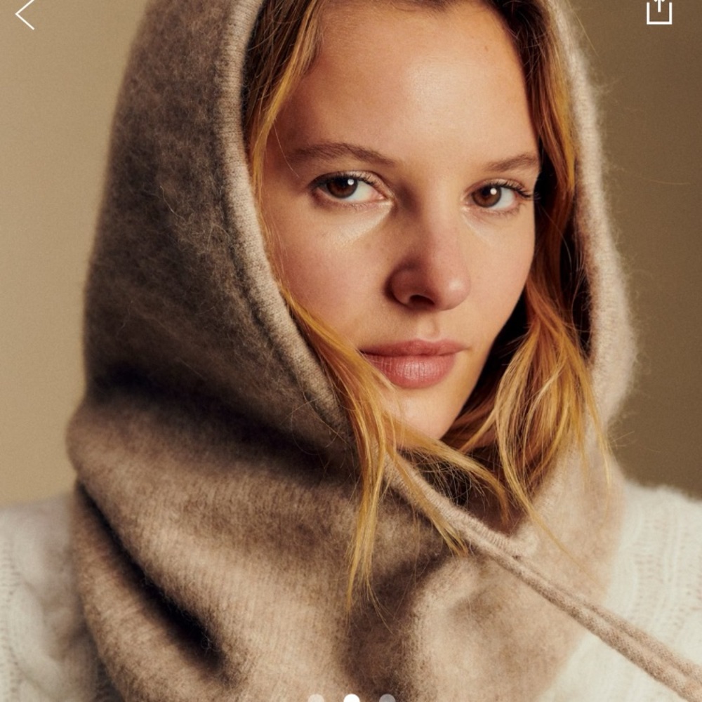 SÉZANE Hooded Scarf in Light Beige